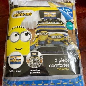 Illumination Minions Twin/Full Comforter Set - Blue and Yellow